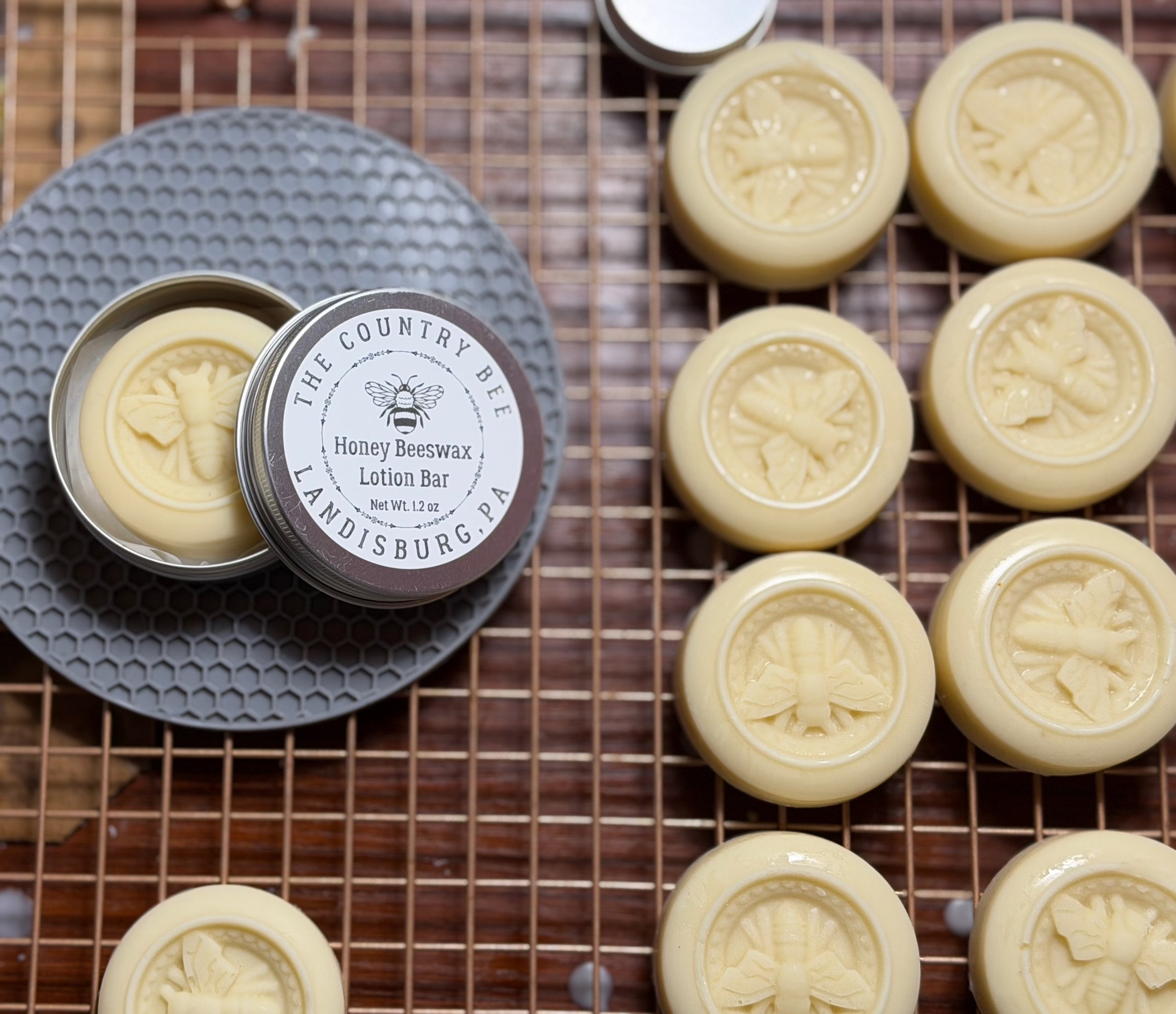 CAC Base Lotion 8箱です。 Beeswax Solid Lotion Bar | Perry County Bee Company